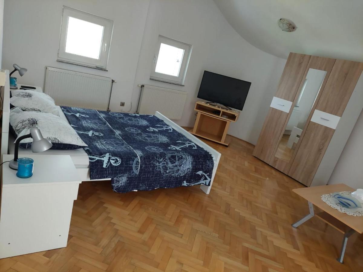 Apartments "Jope I Toni" Biograd Na Moru Esterno foto
